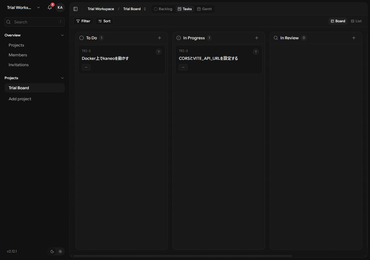 KaneoのkanbanボードTrial Board。To Do(1) / In Progress(1) / In Review(0) の3カラムが見え、To Doに「TRI-1 Docker上でkaneoを動かす」、In Progressに「TRI-2 CORSとVITE_API_URLを設定する」のカードが載っている。右上にBoard/List切替、上部にBacklog/Tasks/Gantt